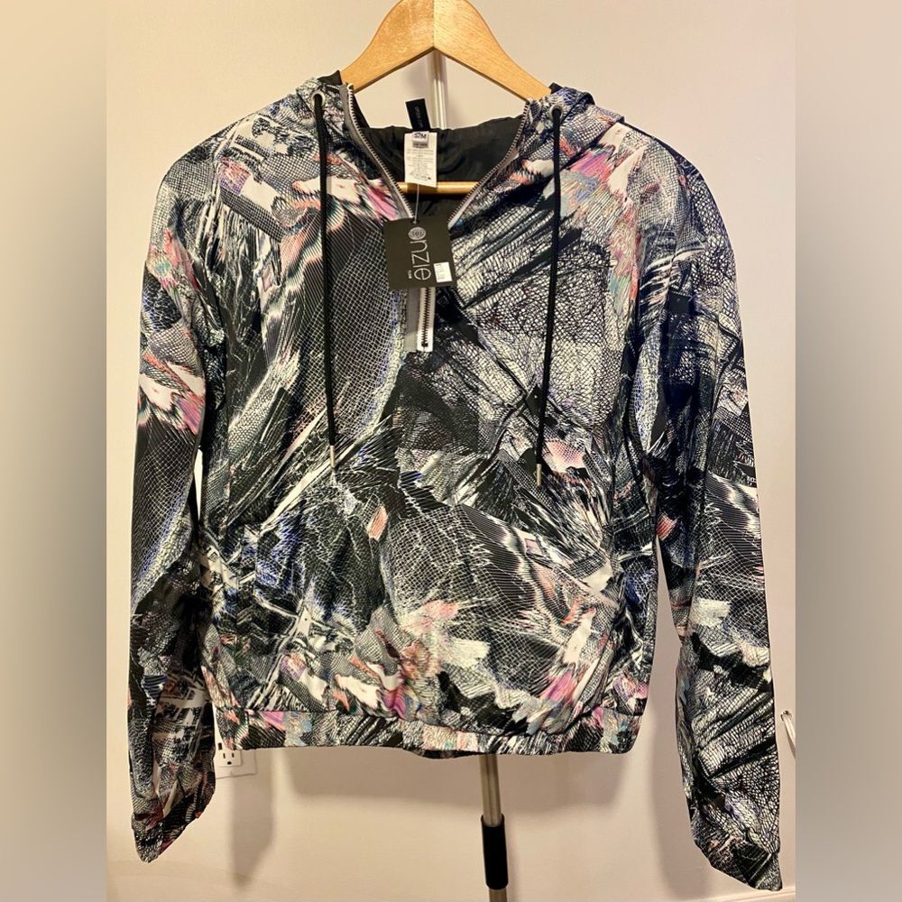 Onzie Science fiction windbreaker. Size S/M